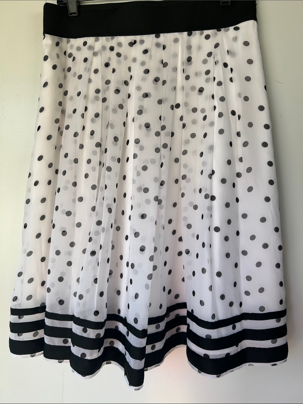 Women’s White and Black Polka Dot Pleated Skirt